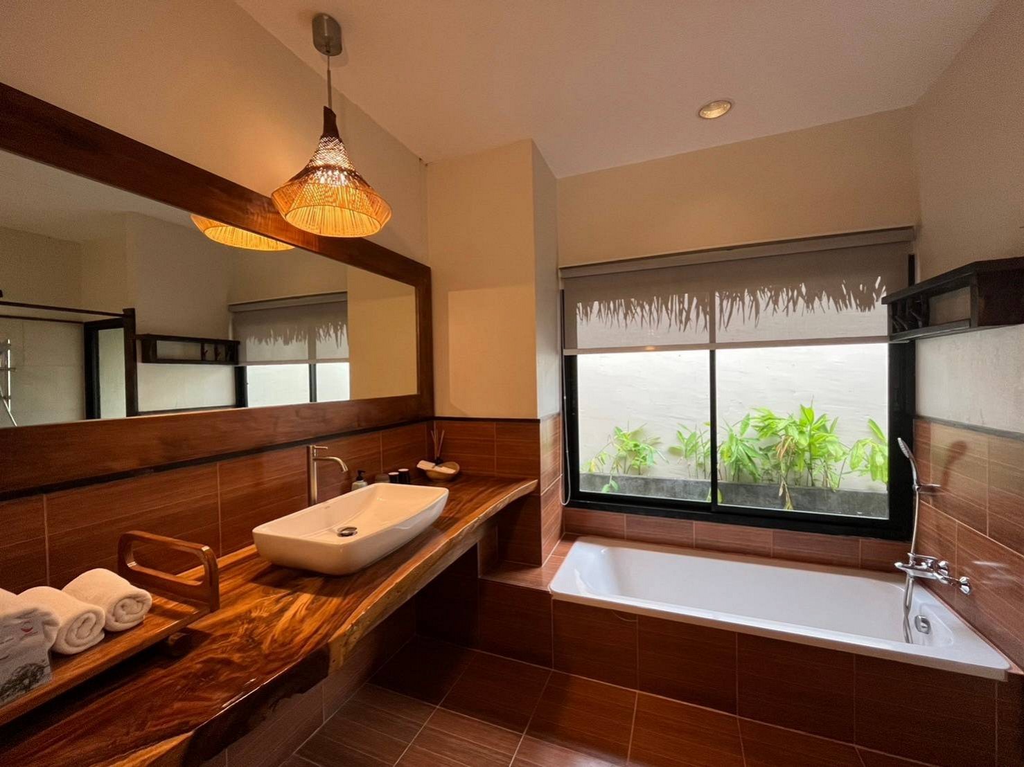 Sri Villa Bathtub